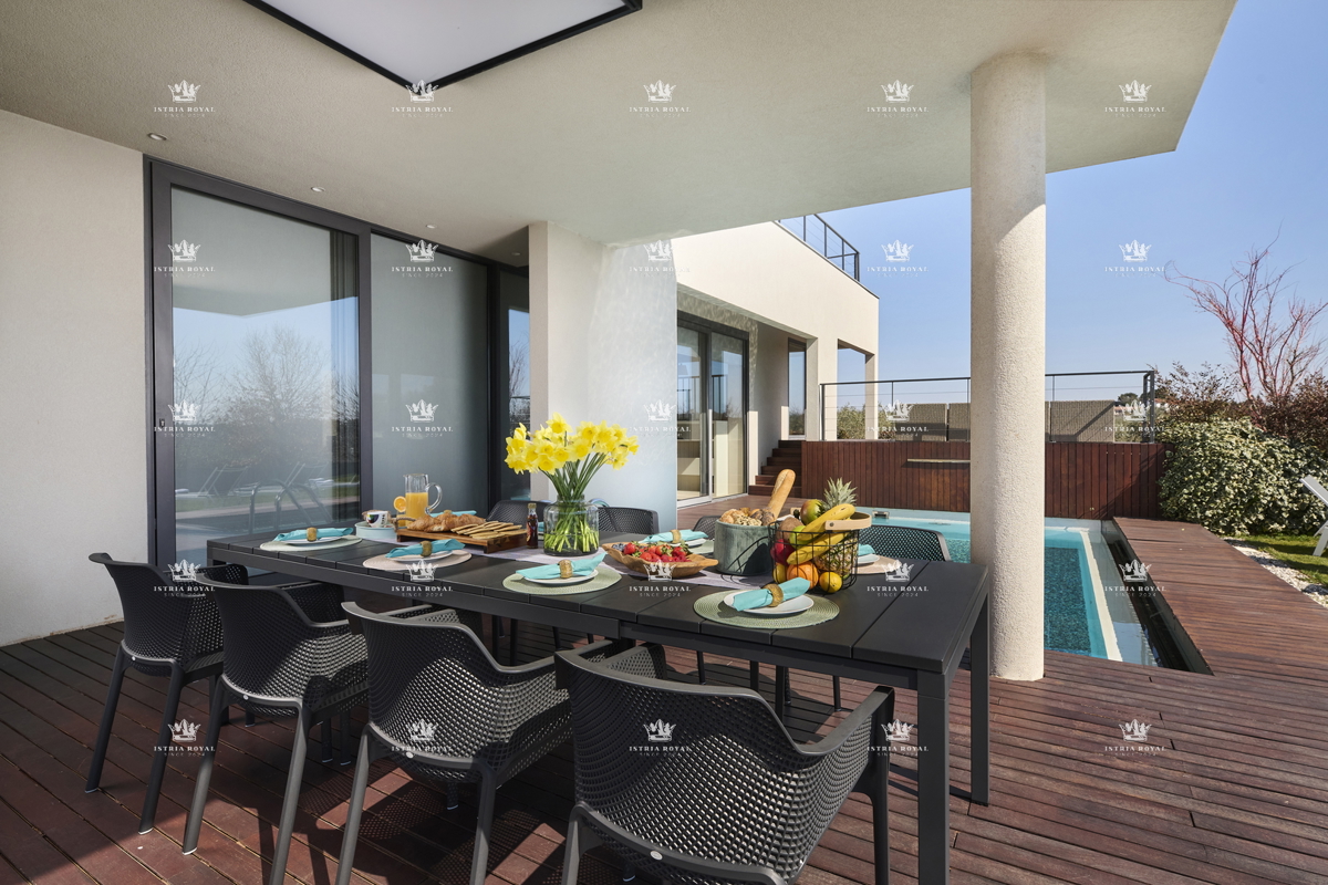 ISTRIA – ZAMBRATIJA – Lussuosa villa di 450 m² con piscina, vista mare e oliveti, smart home.
