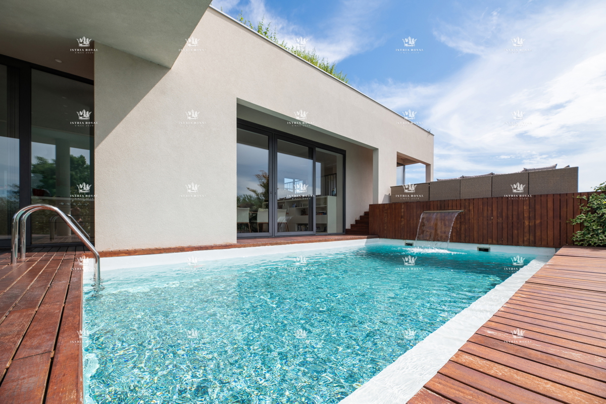 ISTRIA – ZAMBRATIJA – Lussuosa villa di 450 m² con piscina, vista mare e oliveti, smart home.