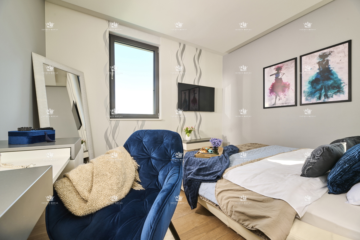 ISTRIA – ZAMBRATIJA – Lussuosa villa di 450 m² con piscina, vista mare e oliveti, smart home.