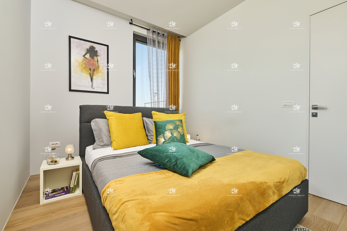 ISTRIA – ZAMBRATIJA – Lussuosa villa di 450 m² con piscina, vista mare e oliveti, smart home.