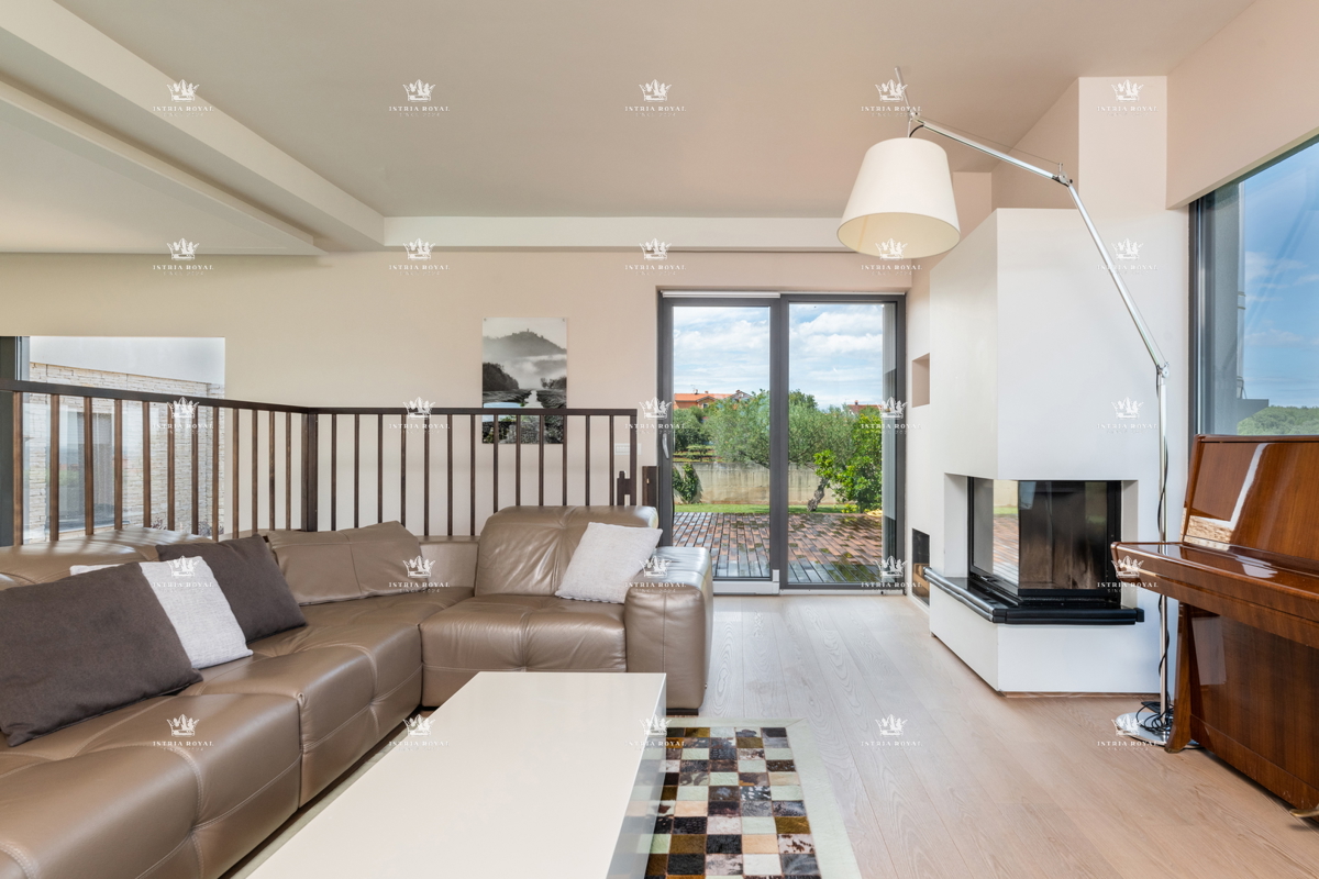 ISTRIA – ZAMBRATIJA – Lussuosa villa di 450 m² con piscina, vista mare e oliveti, smart home.