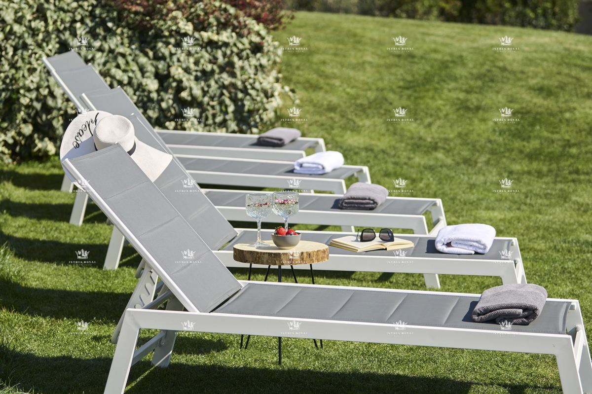 ISTRIA – ZAMBRATIJA – Lussuosa villa di 450 m² con piscina, vista mare e oliveti, smart home.