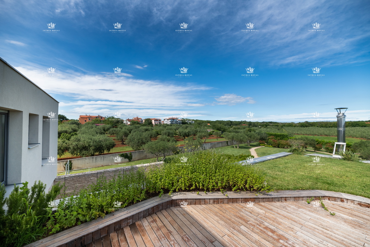 ISTRIA – ZAMBRATIJA – Lussuosa villa di 450 m² con piscina, vista mare e oliveti, smart home.