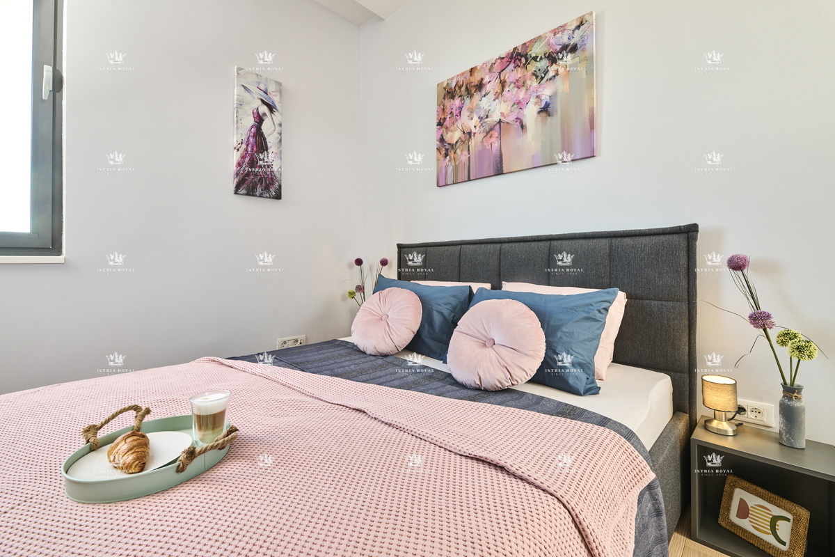 ISTRIA – ZAMBRATIJA – Lussuosa villa di 450 m² con piscina, vista mare e oliveti, smart home.