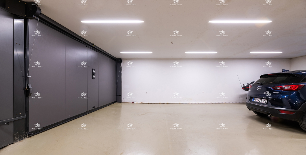 ISTRIA – ZAMBRATIJA – Lussuosa villa di 450 m² con piscina, vista mare e oliveti, smart home.