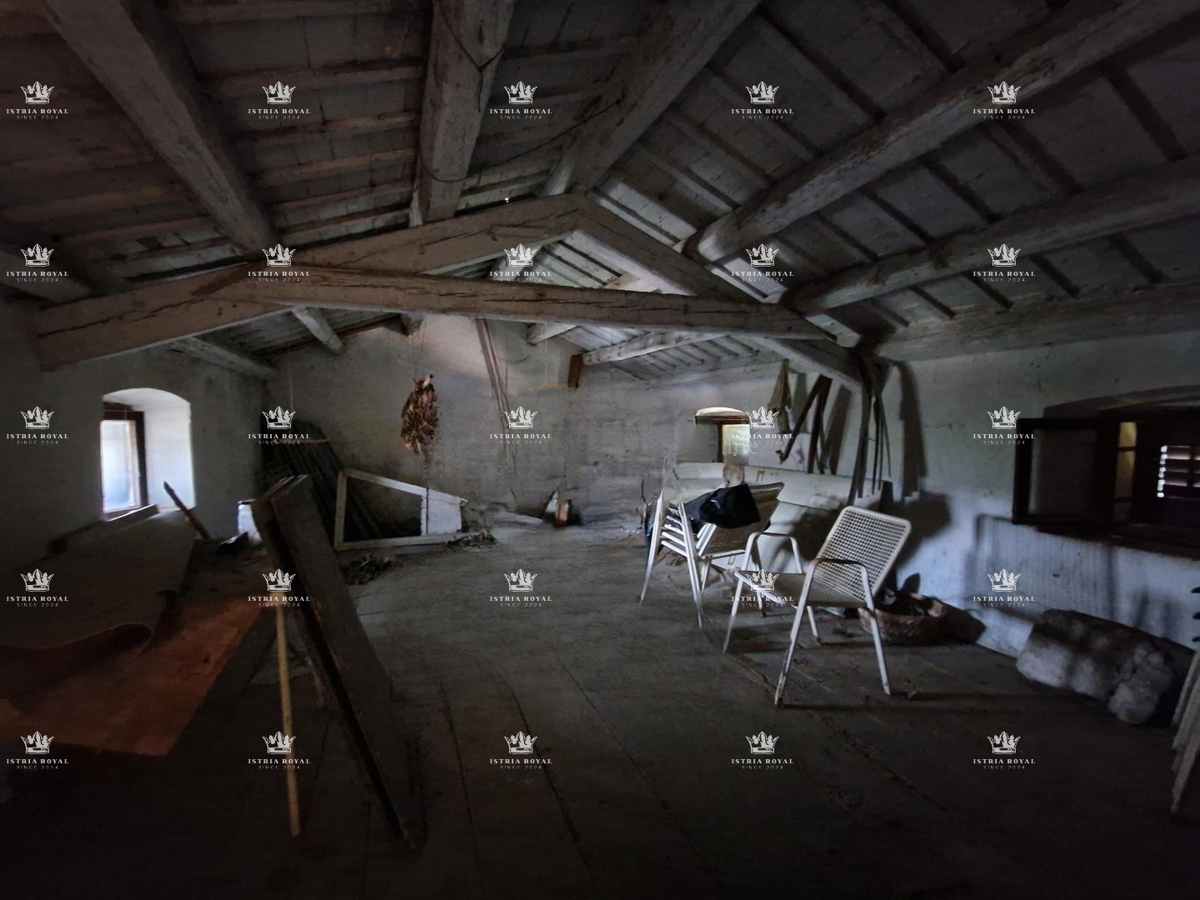 ISTRIA, VENDITA DI UNA DOPPIA CASA IN PIETRA AL PRIMO RIFLESSO DEL MARE – DINTORNI DI NOVIGRAD.