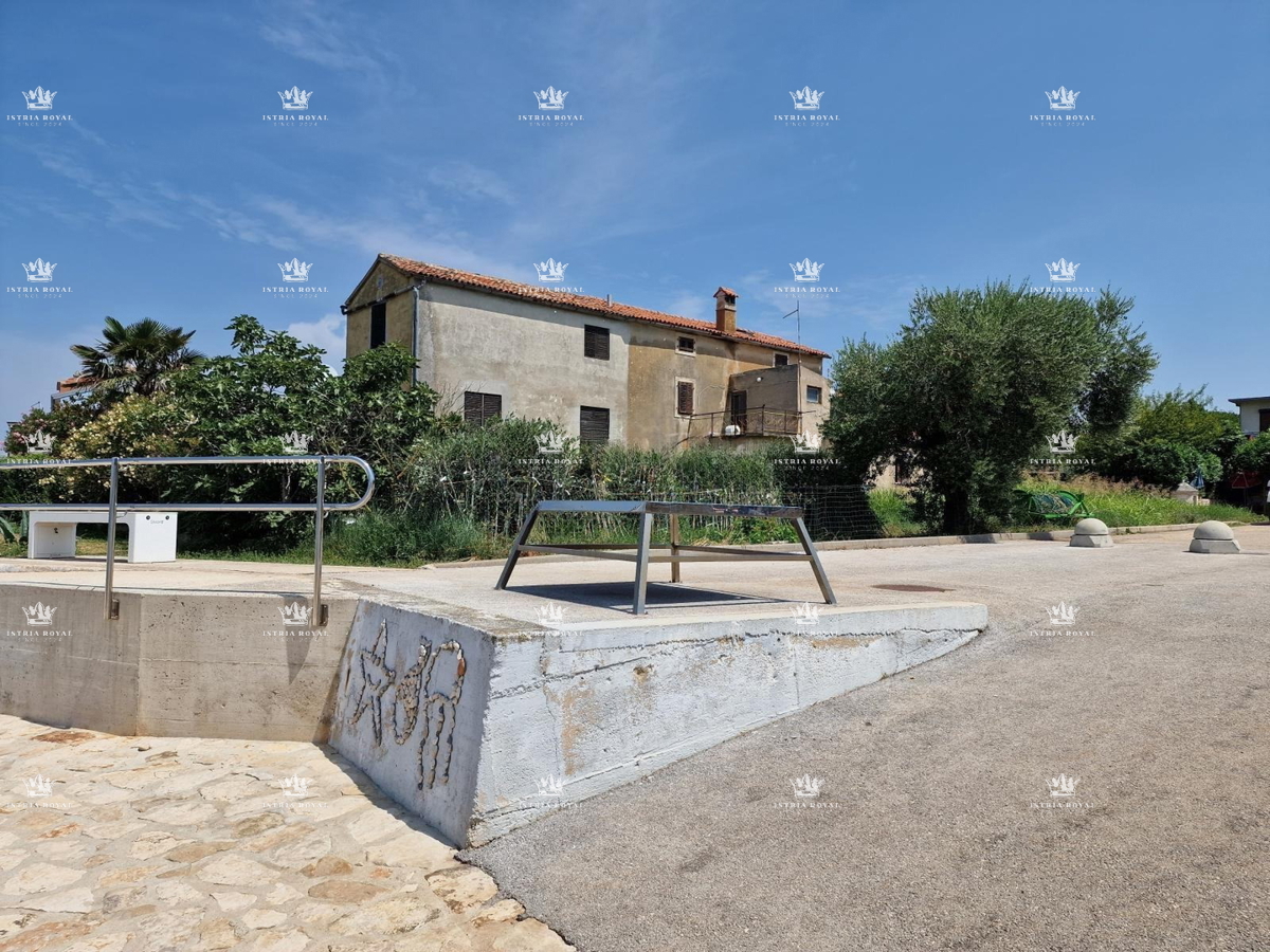 ISTRIA, VENDITA DI UNA DOPPIA CASA IN PIETRA AL PRIMO RIFLESSO DEL MARE – DINTORNI DI NOVIGRAD.