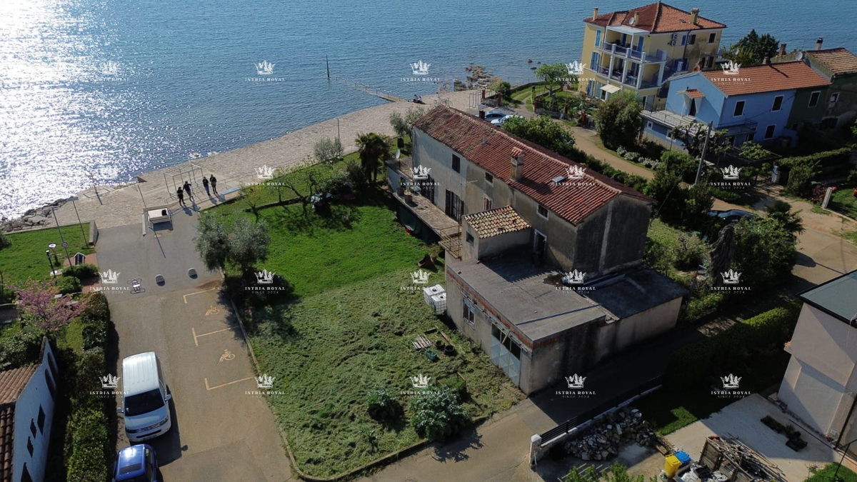 ISTRIA, VENDITA DI UNA DOPPIA CASA IN PIETRA AL PRIMO RIFLESSO DEL MARE – DINTORNI DI NOVIGRAD.