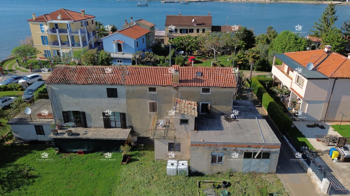 ISTRIA, VENDITA DI UNA DOPPIA CASA IN PIETRA AL PRIMO RIFLESSO DEL MARE – DINTORNI DI NOVIGRAD.