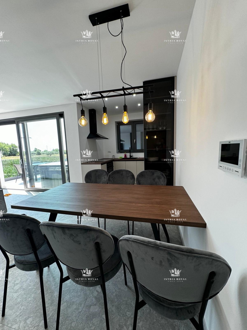 Istria, Parenzo, Nova Vas, appartamento 96m2, jacuzzi, vista mare, 3 camere da letto + soggiorno, lussuoso