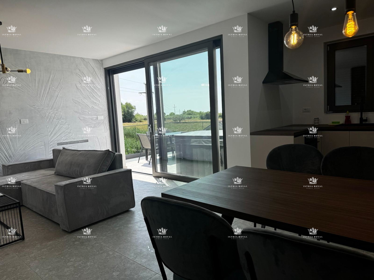 Istria, Parenzo, Nova Vas, appartamento 96m2, jacuzzi, vista mare, 3 camere da letto + soggiorno, lussuoso