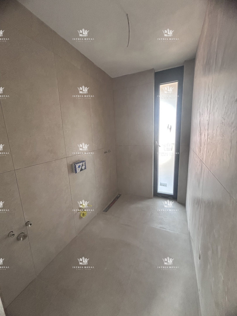 Vendita appartamento Umago, 2 camere da letto + soggiorno - Appartamento spazioso con terrazza, vicino al mare, Istria.