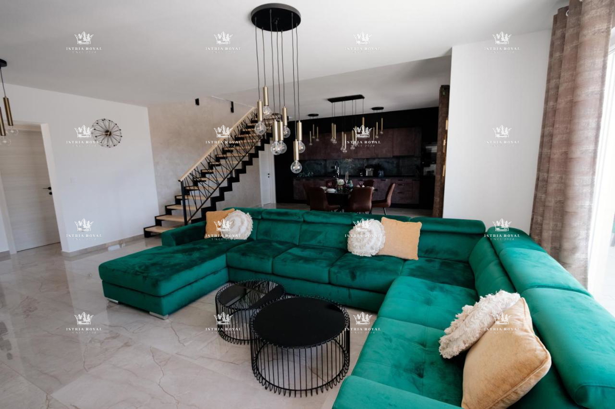 Villa di lusso con piscina in vendita – Pola, nuova costruzione, Istria.