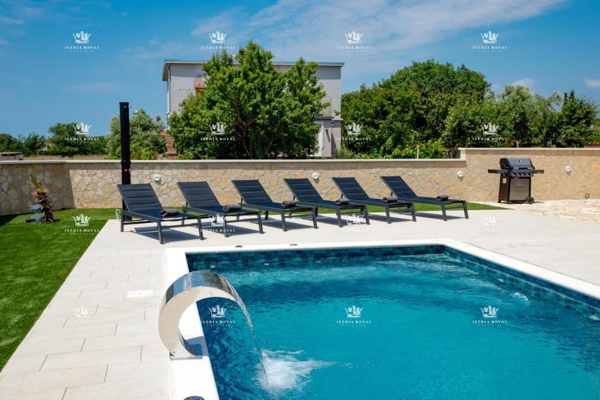 Villa di lusso con piscina in vendita – Pola, nuova costruzione, Istria.