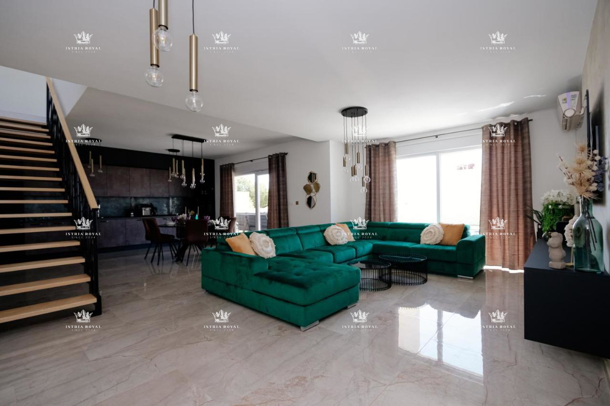 Villa di lusso con piscina in vendita – Pola, nuova costruzione, Istria.