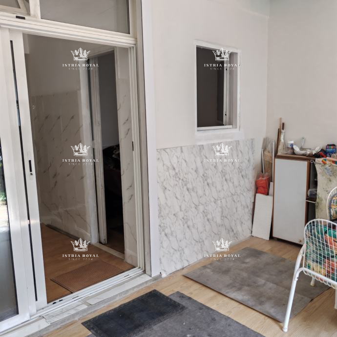 Istra, Mareda, appartamento 55m2, 2 camere da letto + soggiorno, giardino 41m2, 150m dalla spiaggia, piano terra