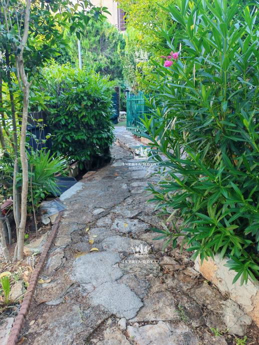 Istra, Mareda, appartamento 55m2, 2 camere da letto + soggiorno, giardino 41m2, 150m dalla spiaggia, piano terra