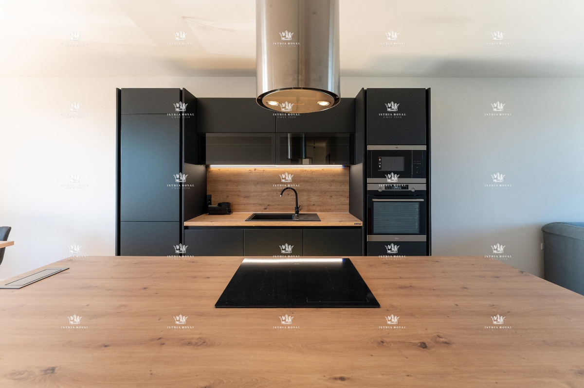 Istra, Pula, appartamento 118m2, 3 camere da letto + soggiorno, 2 posti auto, 2 grandi terrazze