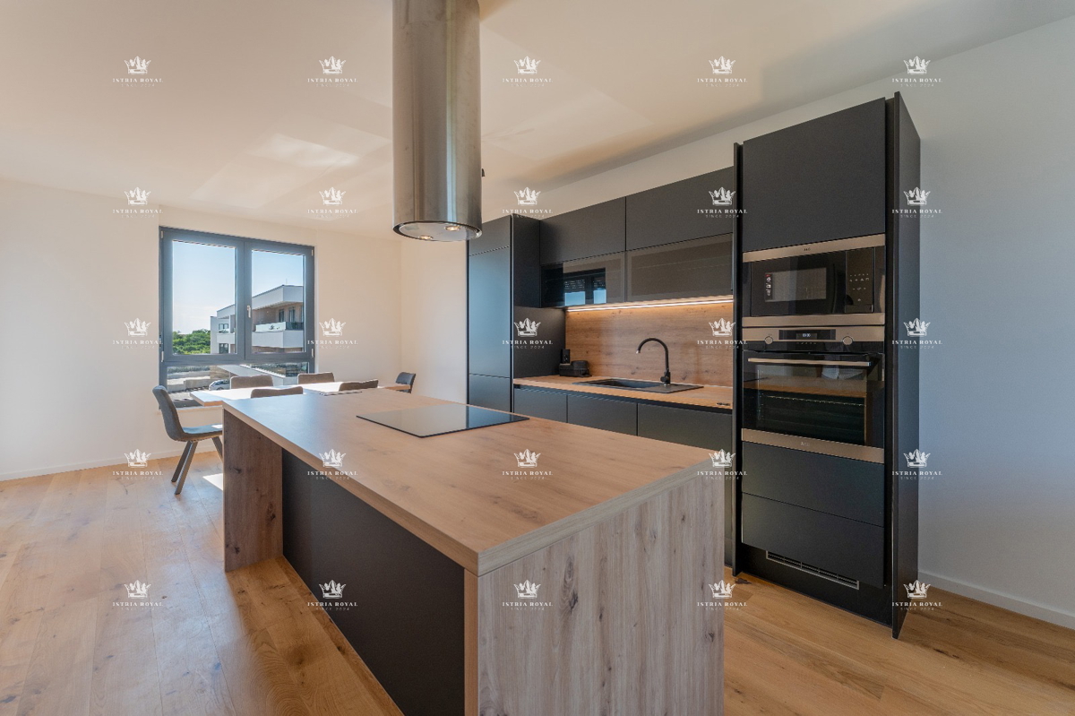 Istra, Pula, appartamento 118m2, 3 camere da letto + soggiorno, 2 posti auto, 2 grandi terrazze