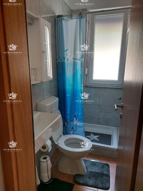 Istria, Medulin, vendita di una casa adattata, seconda fila dal mare.