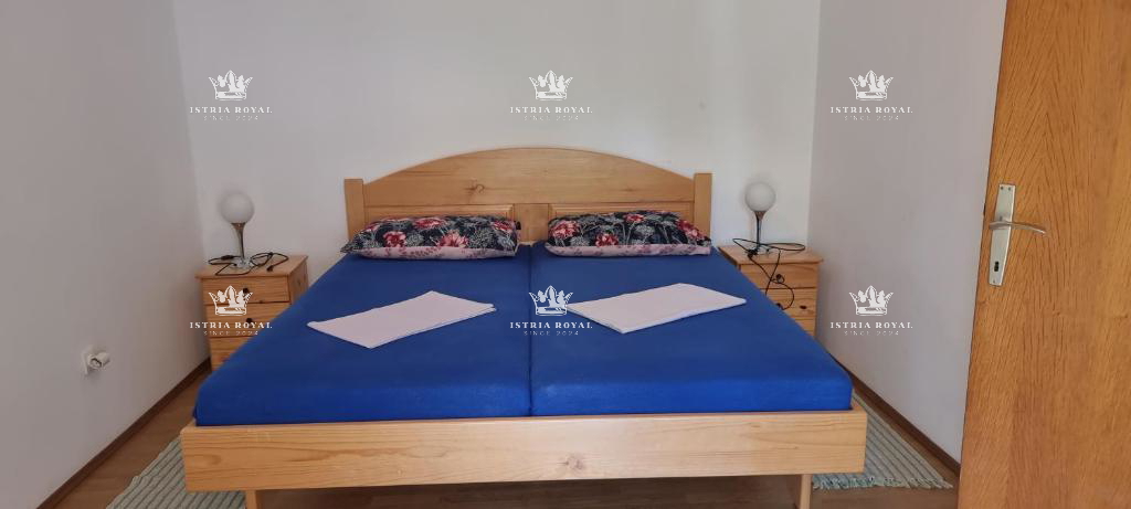 Istria, Medulin, vendita di una casa adattata, seconda fila dal mare.