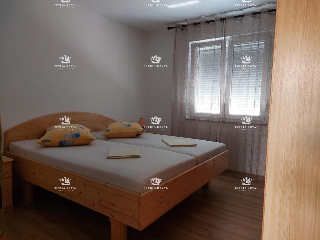 Istria, Medulin, vendita di una casa adattata, seconda fila dal mare.