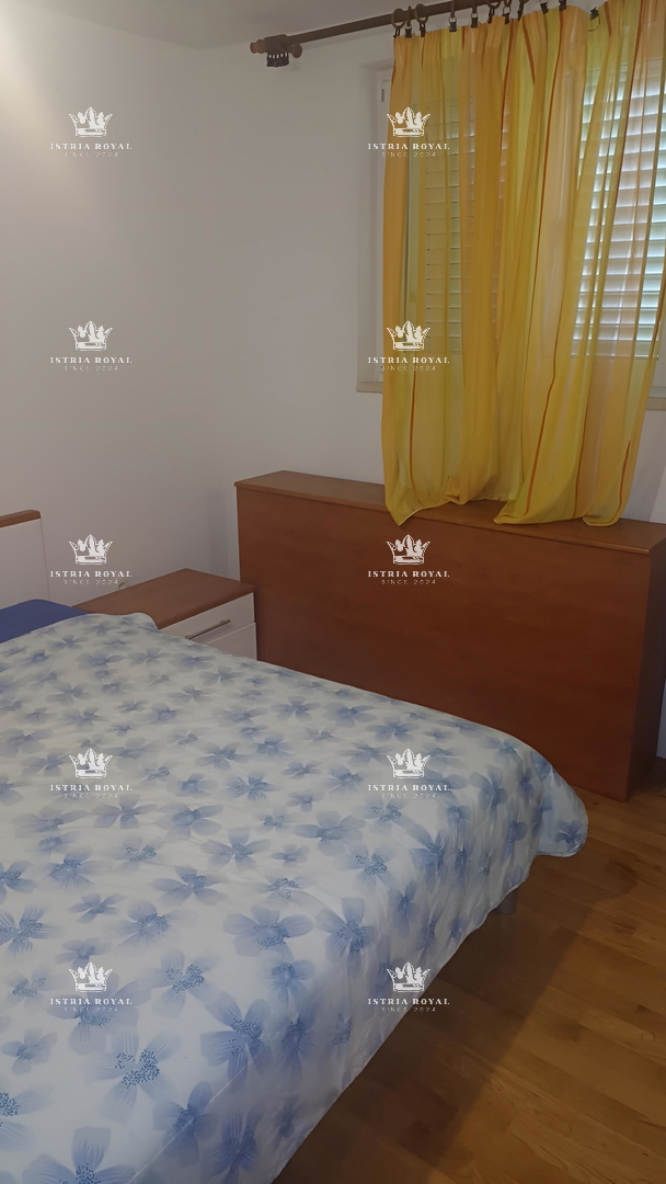 🔥 VENDITA ESCLUSIVA DI UN APPARTAMENTO DI 73m² A TROGIR-ČIOVO, A 100m DAL MARE – VISTA MARE, URGENTE! 🔥