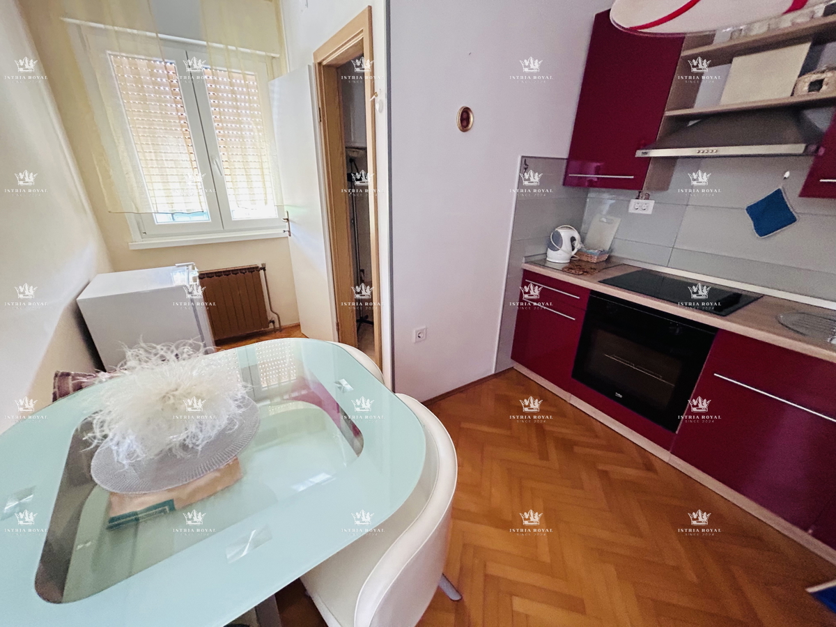 In vendita casa con 4 appartamenti, garage e ampio cortile – periferia di Umago, 1.500 m dal mare