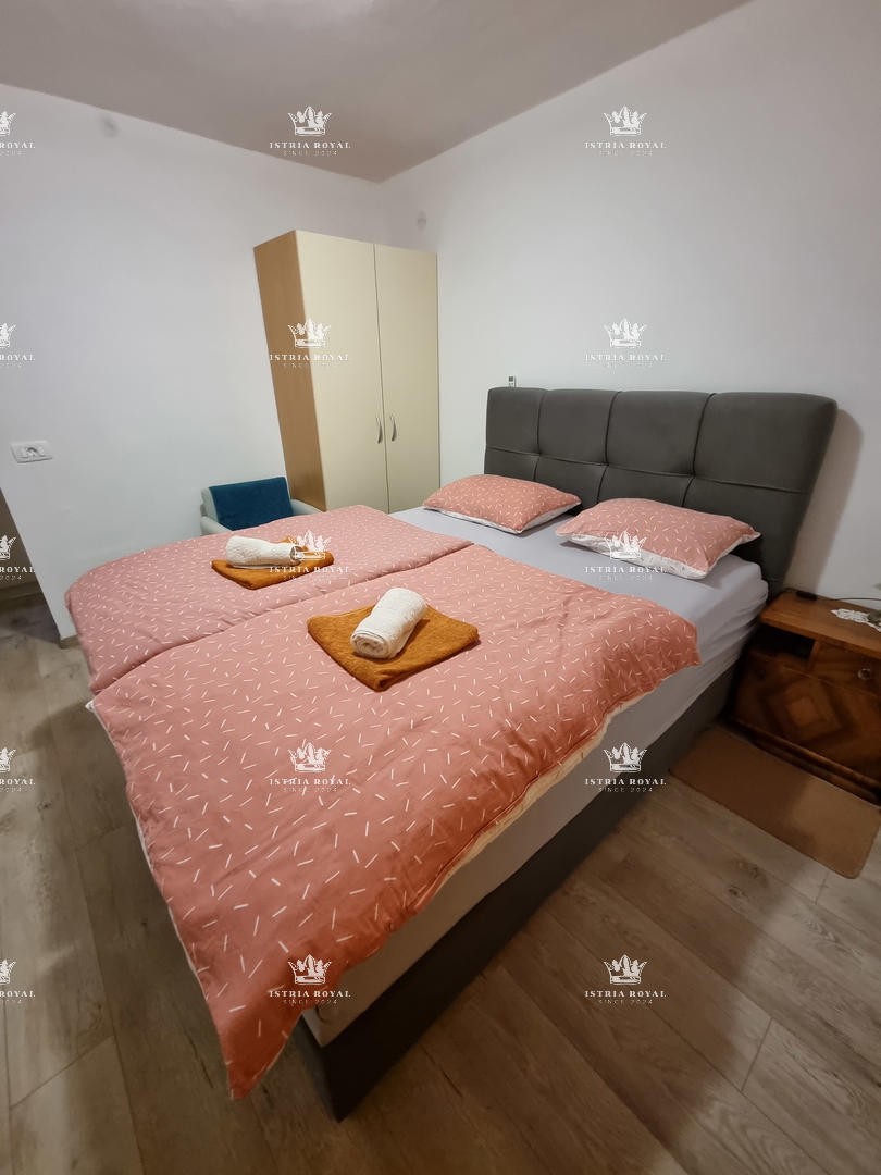 Istria, vendita casa con appartamenti a Zambratija, 170 m dal mare – 224 m², 2 appartamenti, 2 appartamenti, cantina e parcheggio!