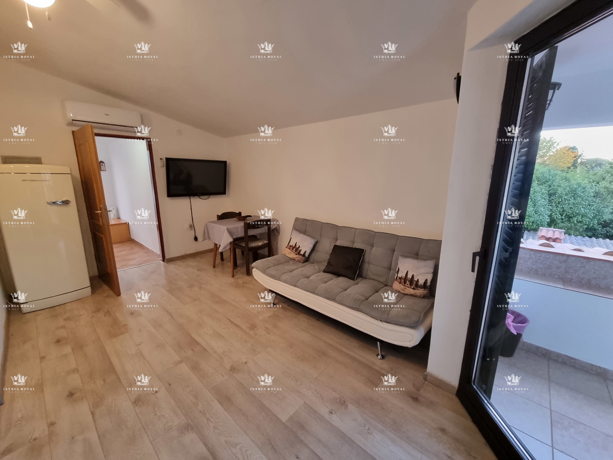 Istria, vendita casa con appartamenti a Zambratija, 170 m dal mare – 224 m², 2 appartamenti, 2 appartamenti, cantina e parcheggio!