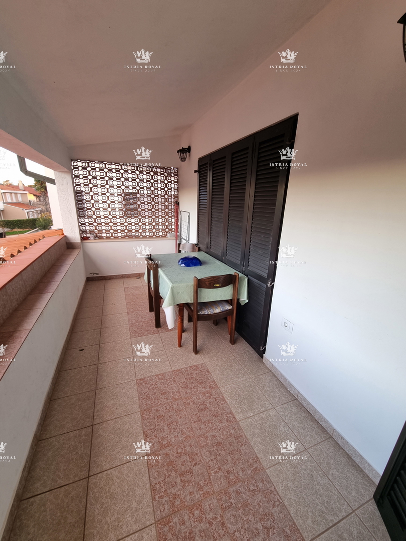 Istria, vendita casa con appartamenti a Zambratija, 170 m dal mare – 224 m², 2 appartamenti, 2 appartamenti, cantina e parcheggio!