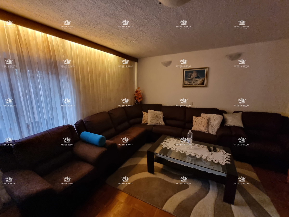 Istria, vendita casa con appartamenti a Zambratija, 170 m dal mare – 224 m², 2 appartamenti, 2 appartamenti, cantina e parcheggio!