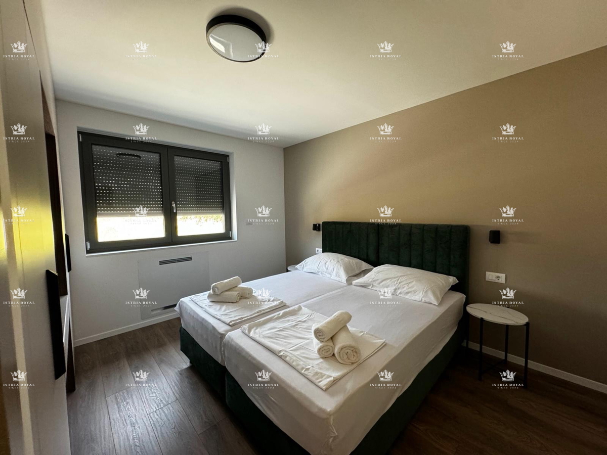 Istria, Poreč, Nova Vas, appartamento 96 m2, piscina privata, 3 camere da letto + soggiorno, nuova costruzione, 2 posti auto, vendita, occasione