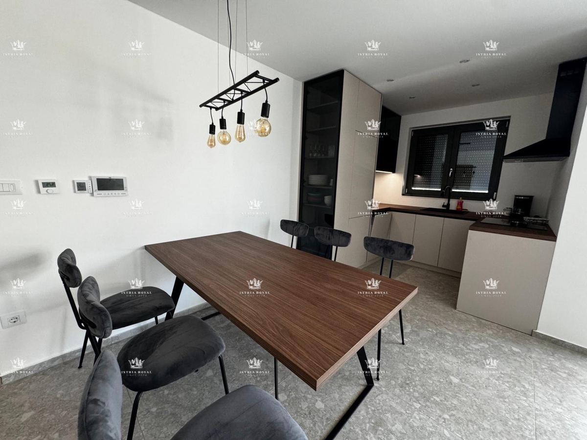 Istria, Poreč, Nova Vas, appartamento 96 m2, piscina privata, 3 camere da letto + soggiorno, nuova costruzione, 2 posti auto, vendita, occasione