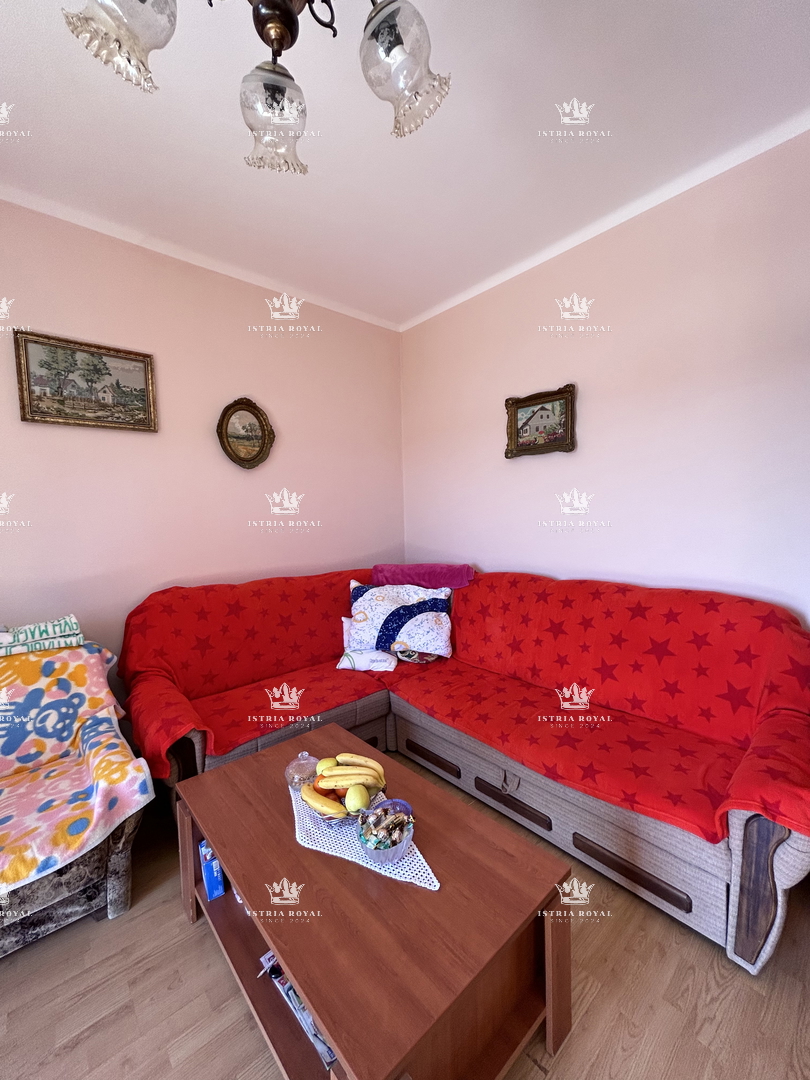 Istria, Buje, casa con vista mare 300m2, giardino, 2 terrazze, cortile