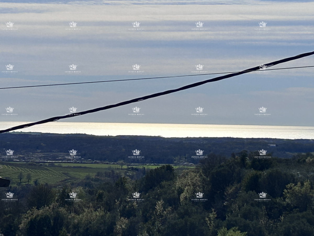 Istria, Buje, casa con vista mare 300m2, giardino, 2 terrazze, cortile