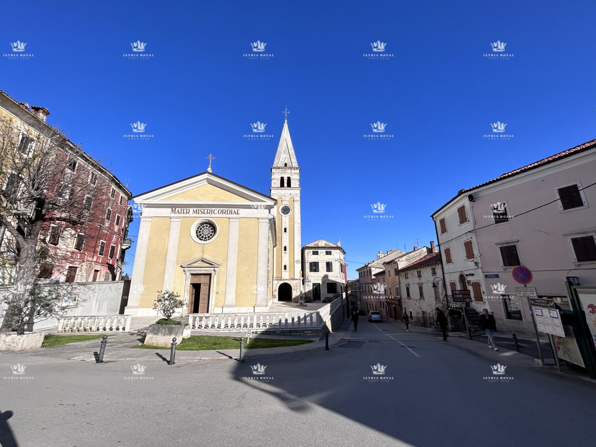 Istria, Buje, casa con vista mare 300m2, giardino, 2 terrazze, cortile