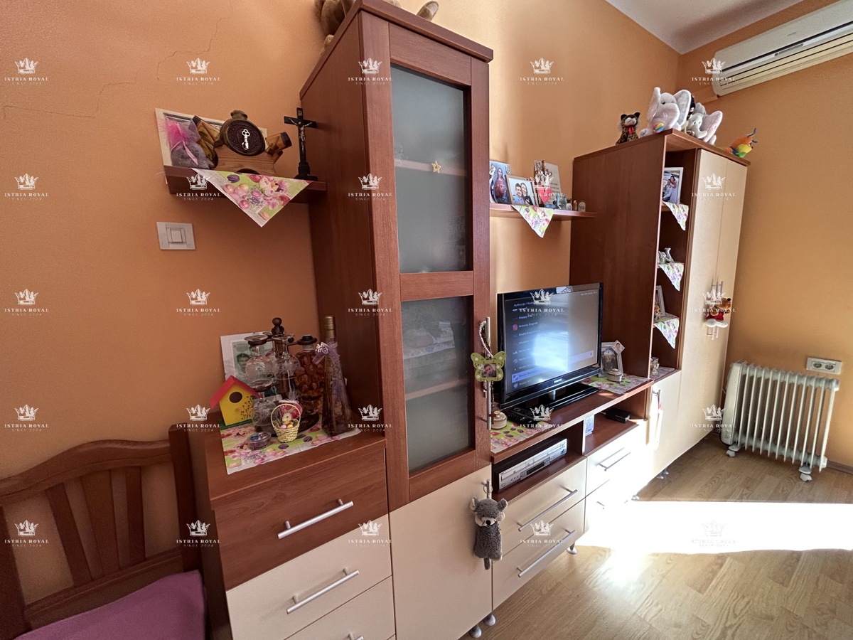 Istria, Buje, casa con vista mare 300m2, giardino, 2 terrazze, cortile