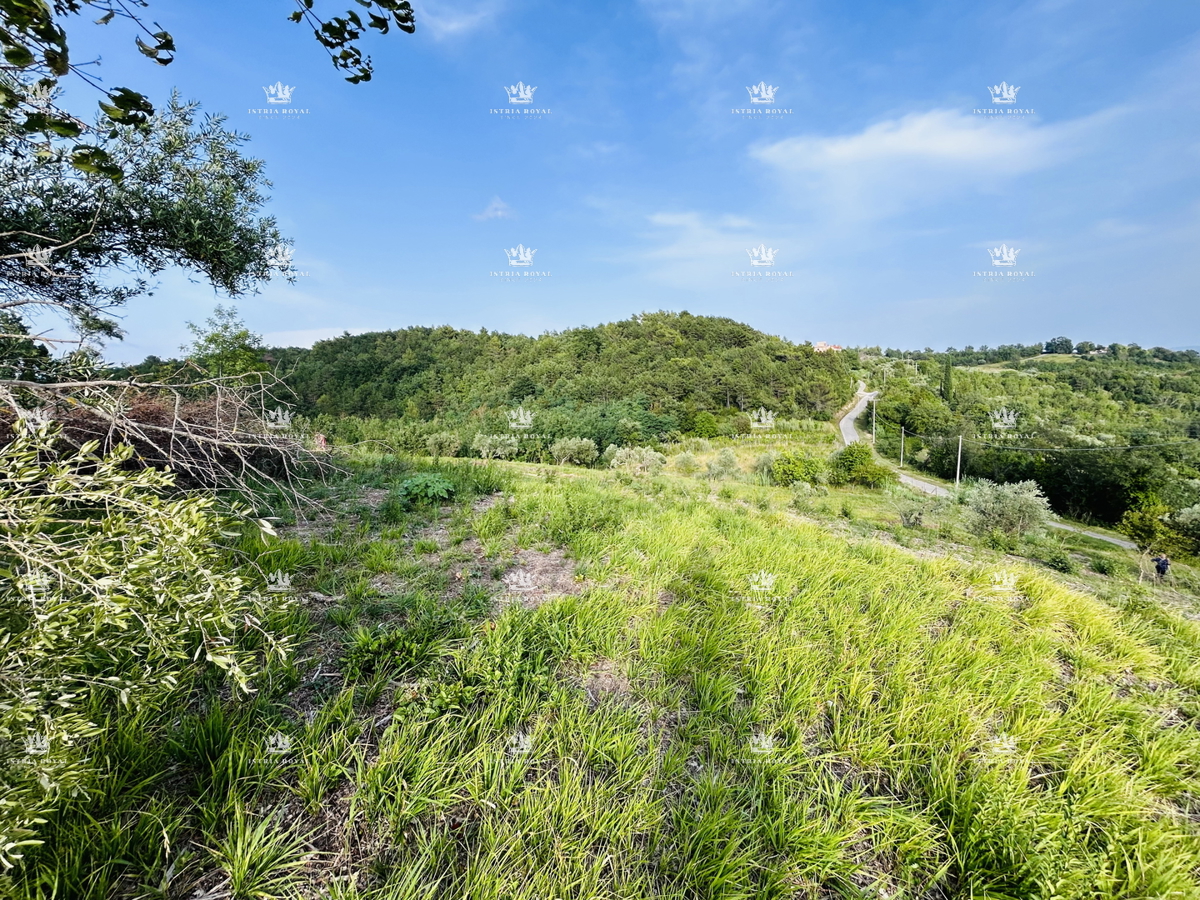 Istria, Krasica, terreno edificabile 2250 m2, vista mare, per la costruzione di più ville