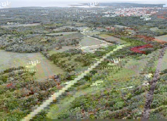 Istria, Ližnjan, terreno per la costruzione di hotel e ville con piscina - zona T1 e T2.