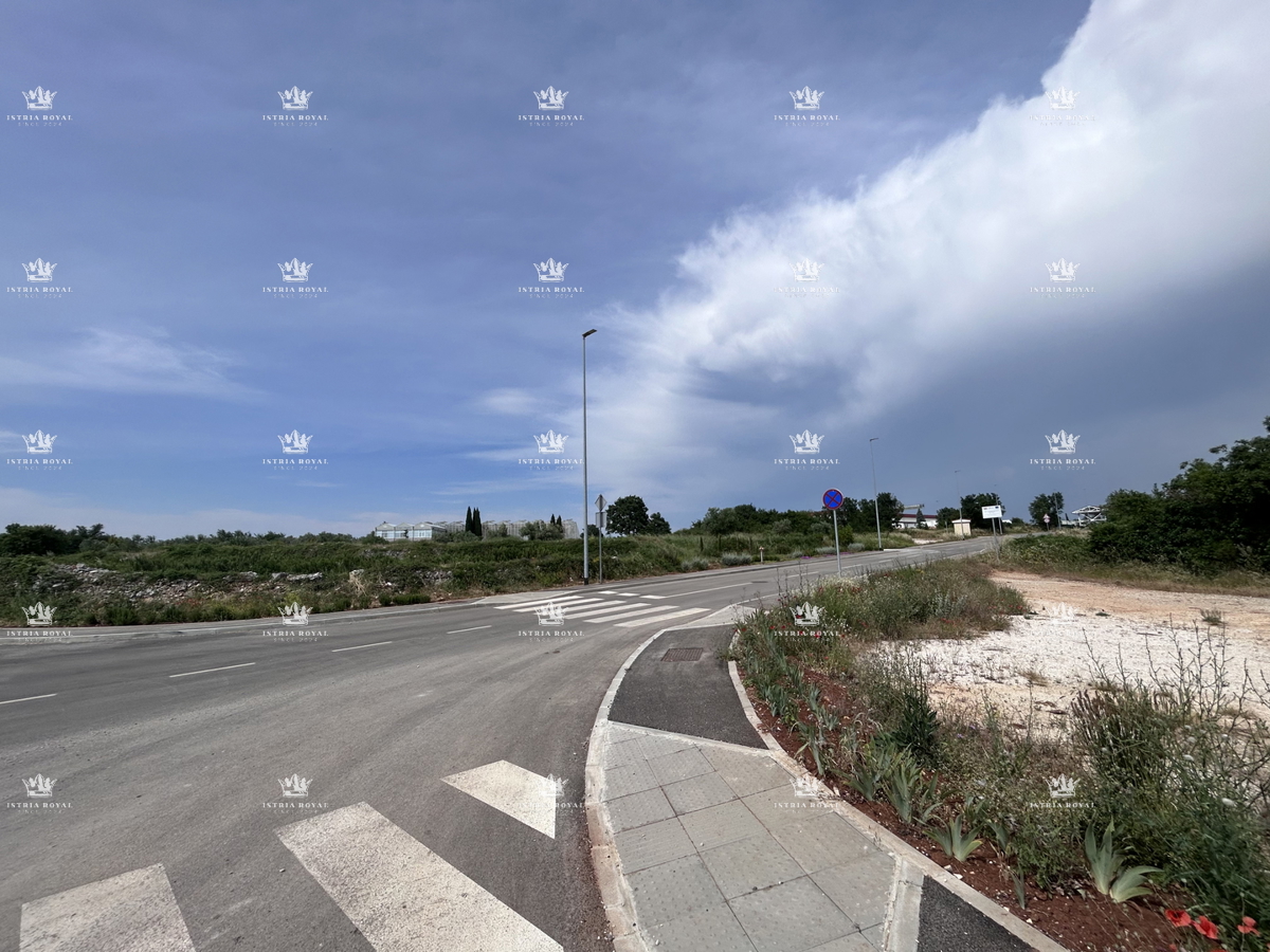 Istria, Vodnjan, terreno edificabile 12642m2, zona residenziale-commerciale, centro, vista