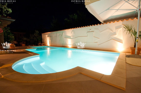 Istria, Novigrad, Hotel 14 camere, Ristorante, terreno, parcheggio, vicinanza al mare e alla spiaggia