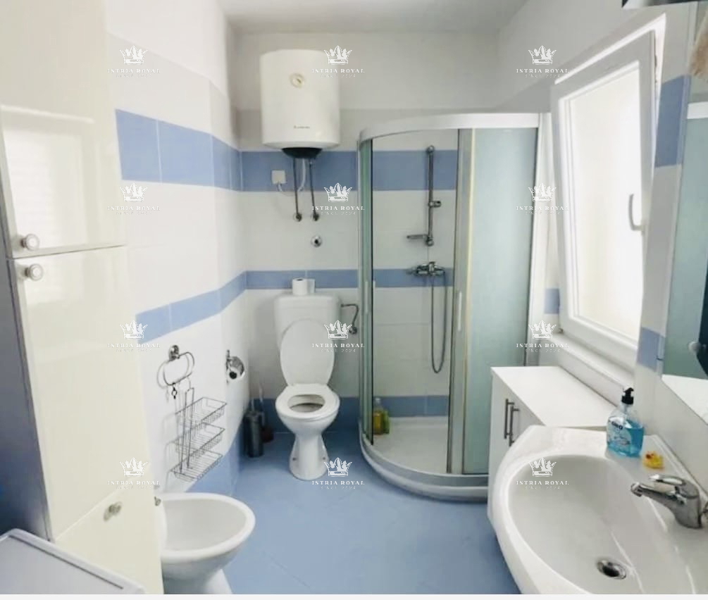 Vendita appartamento Rovigno – 68 m², 2 camere da letto, vista mare, 80 m dal mare | Istria