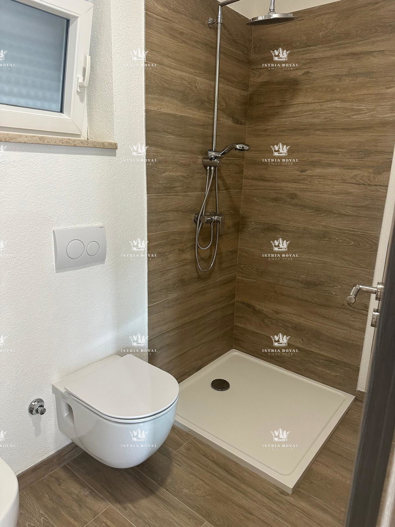 Istria, Karigador, duplex 118 m2, 2 camere da letto + soggiorno, 300 m dal mare, vista mare