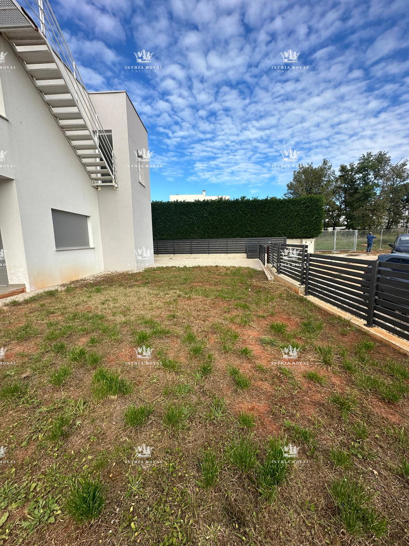 Istria, Karigador, duplex 118 m2, 2 camere da letto + soggiorno, 300 m dal mare, vista mare