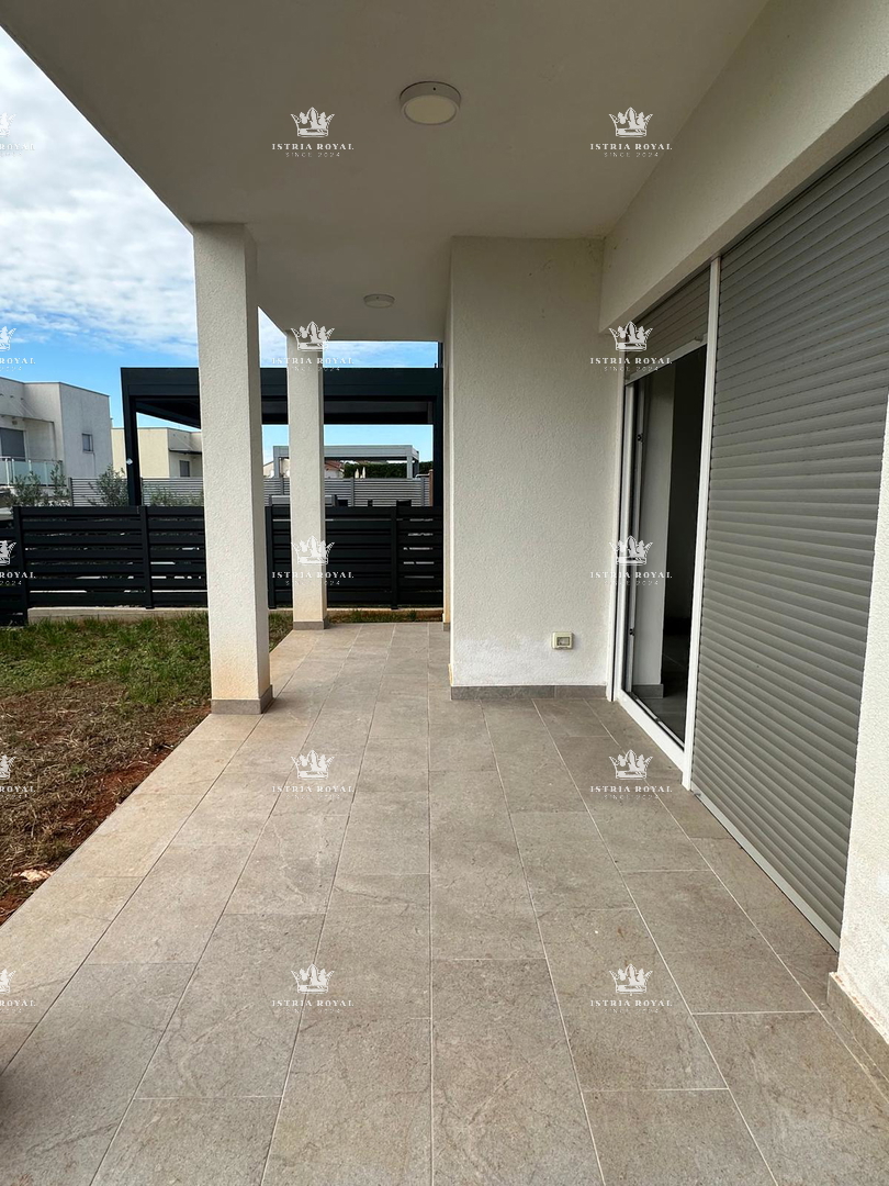 Istria, Karigador, duplex 118 m2, 2 camere da letto + soggiorno, 300 m dal mare, vista mare