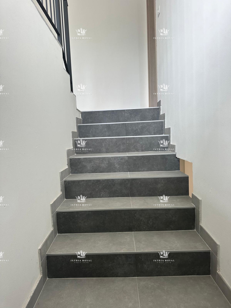 Istria, Karigador, duplex 118 m2, 2 camere da letto + soggiorno, 300 m dal mare, vista mare