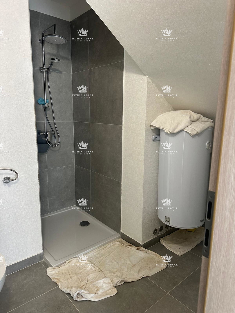 Istria, Karigador, duplex 118 m2, 2 camere da letto + soggiorno, 300 m dal mare, vista mare