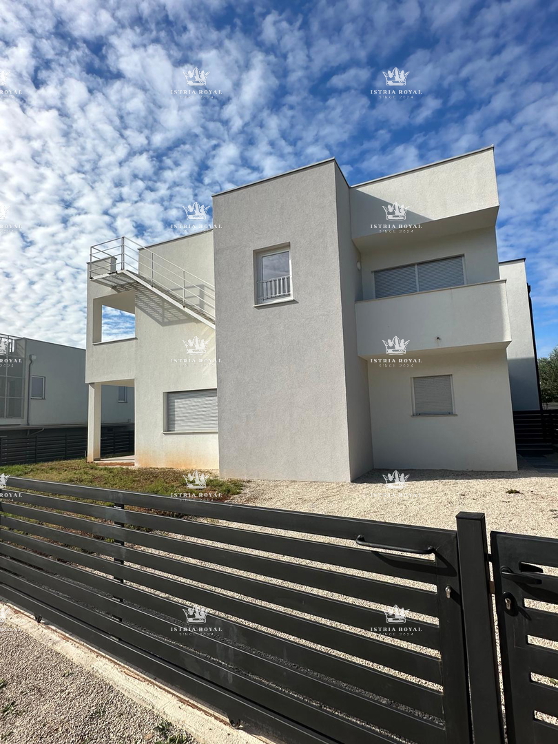 Istria, Karigador, duplex 118 m2, 2 camere da letto + soggiorno, 300 m dal mare, vista mare