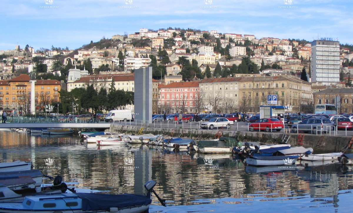 Rijeka, Sušak, appartamento 2 camere da letto + soggiorno, 85 m2, 2° piano, balcone, cantina